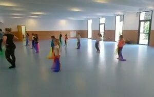 Les cours se terminent petit à petit, ce sont nos 5-6 ans qui ouvrent la danse 👯‍♀️