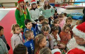 Visite du Père Noel au cours Eveil de l'enfant !